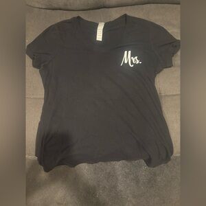 Chic Black 'Mrs.' /Queen Women's Short Sleeve Tee